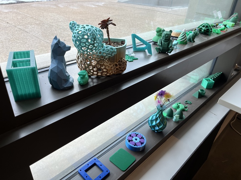 工作室里之前的 3D 打印成品
